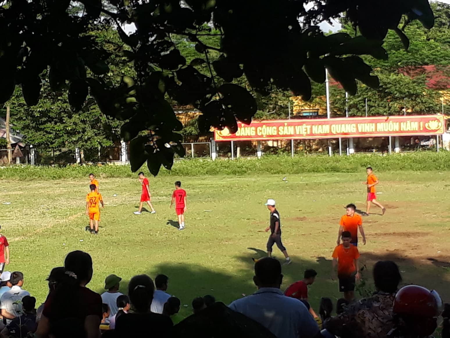 Chi đoàn thôn Vĩnh Thành tổ chức giải bóng đá chào mừng ngày Quốc khánh mùng 02-9 mở rộng