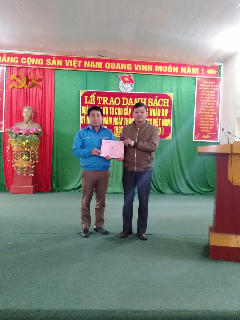 Đoàn xã Vĩnh Phúc tổ chức lễ trao danh sách đoàn viên ưu tú cho cấp ủy Đảng nhân dịp kỷ niệm 90 năm ngày thành lập Đảng Cộng sản Việt Nam (03/02/1930 - 03/02/2020)